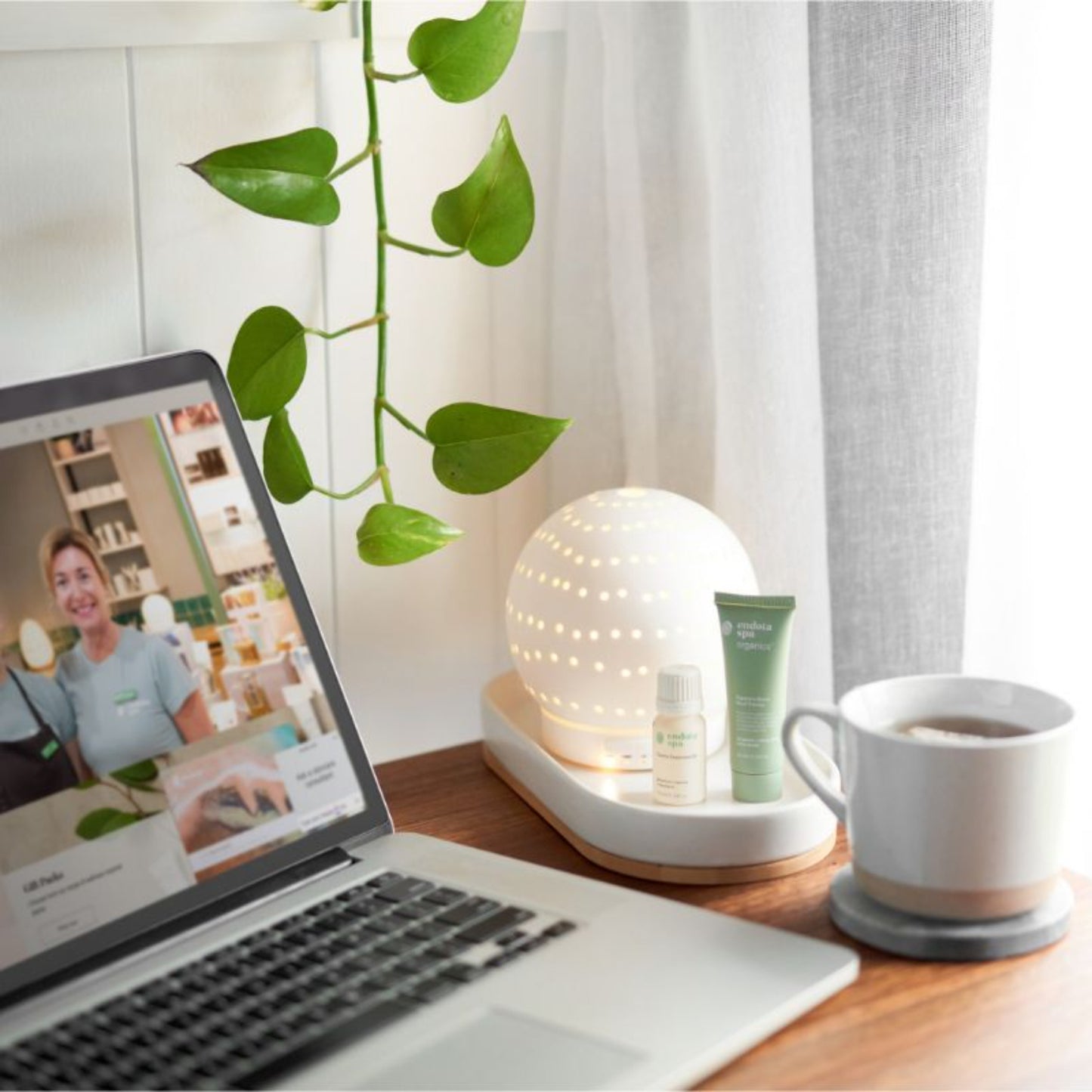 Endota Live Well Mini Ceramic USB Diffuser